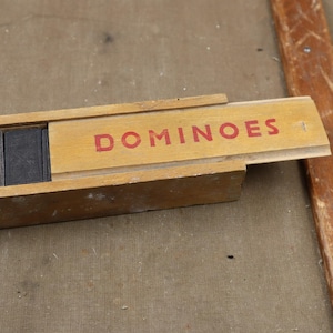 Vintage spel Dominospel Vintage houten stukken dominospel 28 stuks Houten kist Familiespel Oud spel