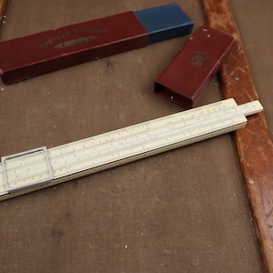 Righello logaritmico, vecchio righello logaritmico dell'URSS, calcolatrice analogica URSS, righello logaritmico in legno, mappa dello strumento architetto