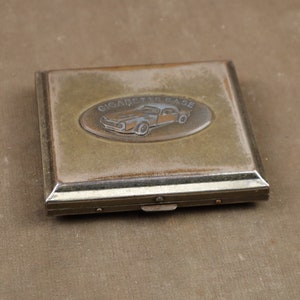 Scatola in metallo vintage per sigarette, tabacchiera, portasigarette con auto incisa.