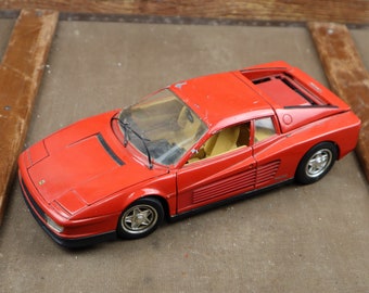 Grande voiture rouge Ferrari Testarossa Hotwheels 1:18