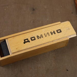Vintage spel Dominospel Vintage houten stukken dominospel 28 stuks Houten kist Familiespel Oud spel