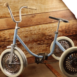 Bicicleta para niños azul, bicicleta de metal, bicicleta retro, bicicleta antigua, juguete antiguo, juguete vintage, mini bicicleta