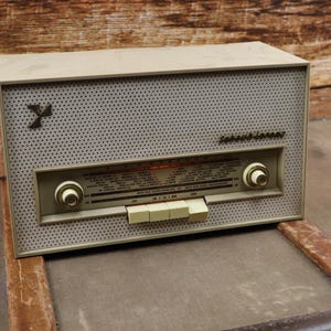 Radio receiver &quot;Schaub lorenz loretta 30&quot; - Vintage radio receiver - Old radio receiver - Transistor radio
