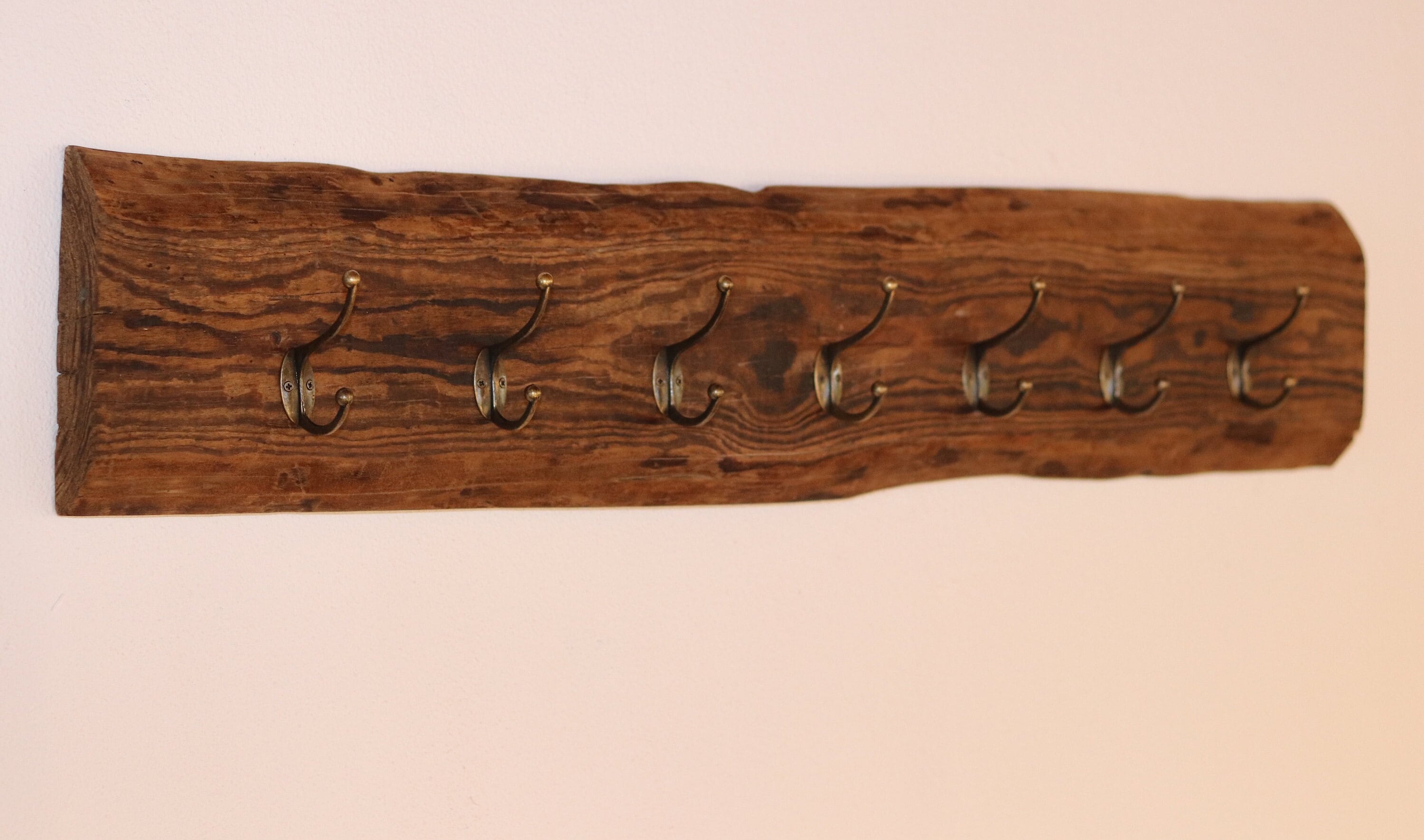 Cuelga llaves de pared Boho con 6 colgadores de madera natural de 18x28 cm