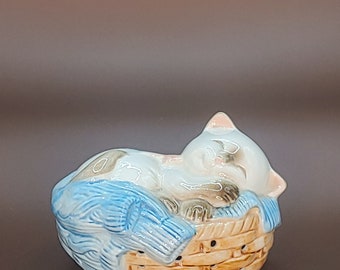 1983 Avon Sleeping Cat