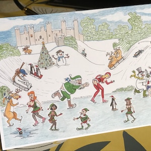 Carte de Noël effrontée Le Père Noël pourchassant le Père Noël sur la neige d'un lac gelé sur la glace en descendant une colline