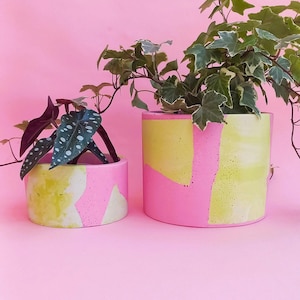 Kleiner rosa Terrazzo-Blumentopfüberzug / Terrazzo-Blumentopf / Dekorativer Terrazzo-Behälter