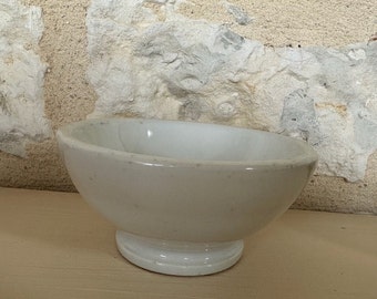 ヴィンテージのフランス製白磁の大きなカフェオレボウル（金の装飾