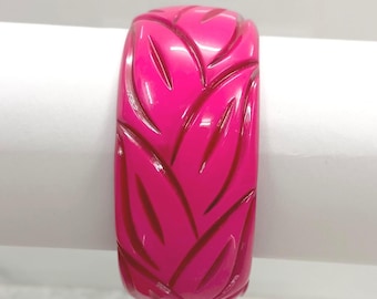 Bracelet jonc épais en résine, rose fuchsia, feuilles sculptées à la main pour femme