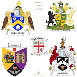 Puede incluir: Cuatro ejemplos diferentes de diseños de heráldica personalizados. Los diseños presentan una variedad de colores, animales y símbolos. El texto "Bespoke Heraldic Design", "Custom Heraldry", "Per Nexum Est Prosperitas", "Evenwood Cricket Club" y "Personalised" está incluido en la imagen.