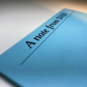 Un mot de papa. Un bloc-notes permettant aux pères de laisser des messages sincères à leurs enfants.