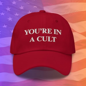 Llevas una gorra de culto, una gorra divertida anti-Trump, una gorra de parodia de MAGA, una gorra de sátira política, una gorra liberal, una parodia de Red Hat, una gorra de protesta, un sombrero de humor izquierdista.