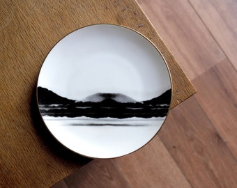 Ceramic Dinner Plate with Monochromatic Landscape Design - Modern Artistic Tableware for Contemporary Home Decor