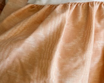 Vintage Laura Ashley Twin Bettrock, Pfirsich Apricot Cottage Bettwäsche, 1990er Jahre Laura Ashley Ruffle Dust Ruffle, Romantisches Cottagecore Schlafzimmer