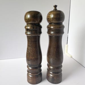 Vintage Wooden Salt & Pepper Grinder Set - Aberfoyle Mill Rustic Decor