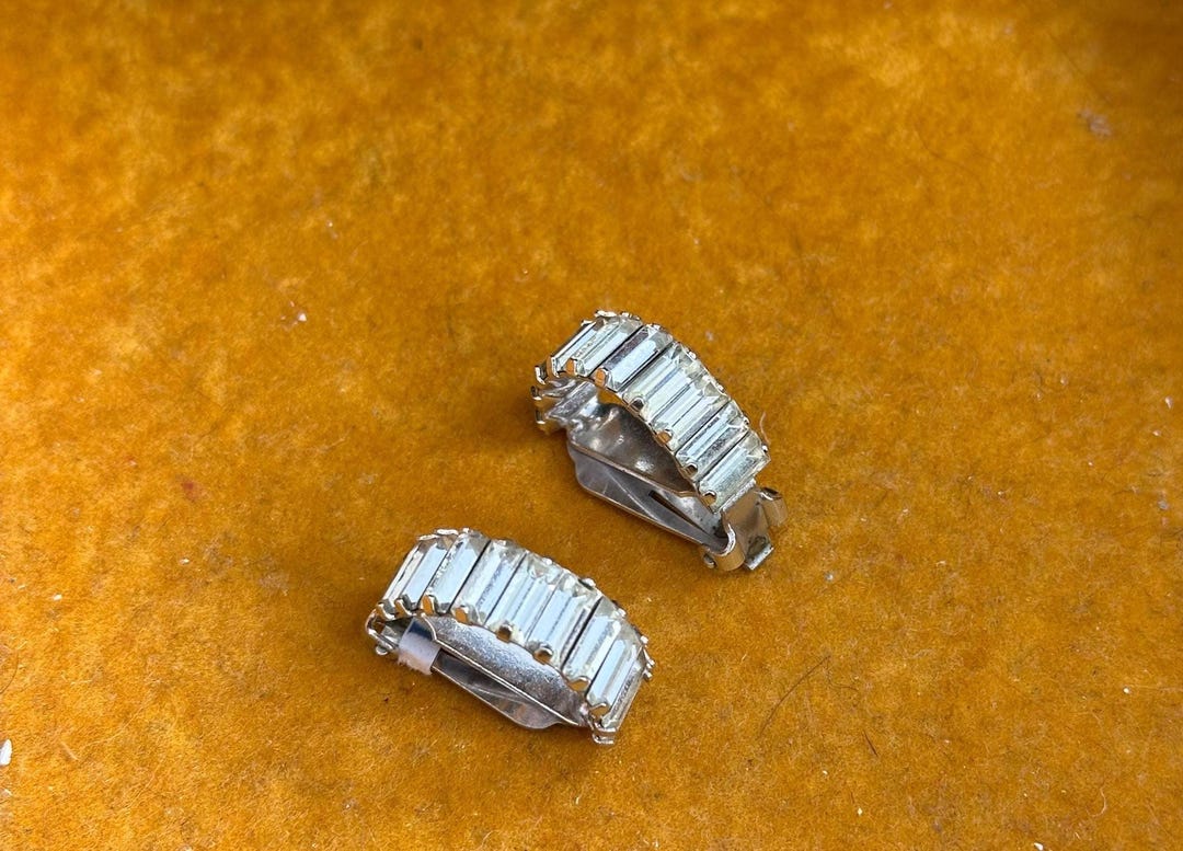 Boucles D'oreilles Clips Argent Avec Cristaux - Style Vintage Diamant - Numéro 2326 - Occasion