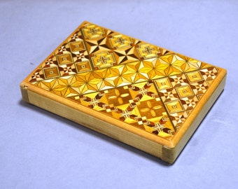 Wooden Magic Box | Japanese Traditional Box | Beautiful Geometric Pattern of Natural Wood | Hand Craft | Hakone Yosegi