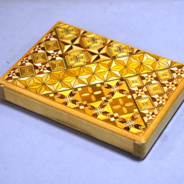 Wooden Magic Box | Japanese Traditional Box | Beautiful Geometric Pattern of Natural Wood | Hand Craft | Hakone Yosegi