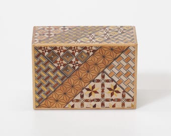 Hakone Puzzle Box 21-Step | 4 Sun (4.6 inch / 11.7cm) | Traditional Wooden Secret Box, Himitsu-bako