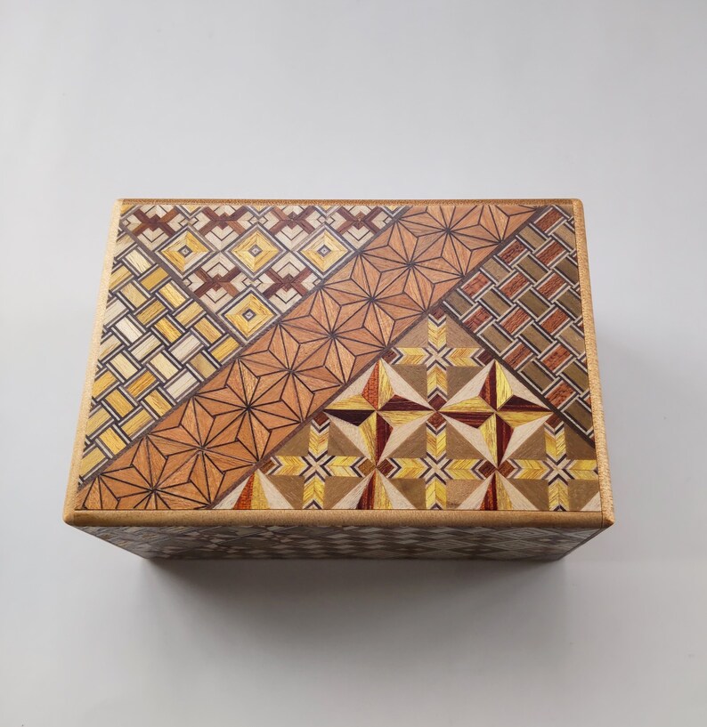 21 Steps Puzzle Box Japanese Traditional Wooden Box Hakone Yosegi W4.6