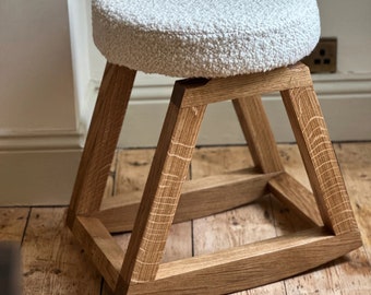 Rocker Hocker aus massivem Eichenholz - Luxuriöse handgefertigte Sonntagskollektion Möbel Skulpturaler Akzent Sitzmöbel UK