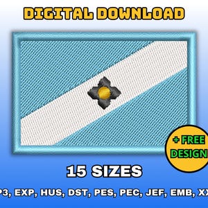 Op de afbeelding: Geborduurd patchontwerp met een lichtblauw en wit diagonaal streepmotief en een zwart en geel bloemenembleem. De tekst "DIGITAL DOWNLOAD" en "15 SIZES" worden weergegeven. Inclusief een "+ FREE DESIGN" badge.