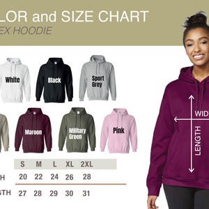 Puede incluir: Tabla de colores y tallas para una sudadera con capucha unisex. La imagen muestra sudaderas en blanco, negro, gris deportivo, arena, granate, verde militar y rosa. Las medidas se proporcionan en cm para el ancho y el largo, de 50.8 a 71.1 cm de ancho y de 68.6 a 78.7 cm de largo.