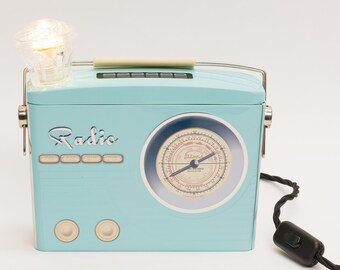 Lámpara de hojalata con radio azul