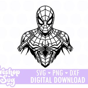 Op de afbeelding: Zwart-wit illustratie van Spider-Man's torso, met een gedetailleerd webpatroon op het masker en pak. De afbeelding bevat de tekst "SVG, PNG, DXF, DIGITALE DOWNLOAD" in een paarse banner, wat duidt op een digitaal product.