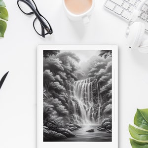 Op de afbeelding: Een zwart-witte tekening van een waterval die naar beneden stort over een rotsachtige klif, omringd door weelderige vegetatie. De tekening is ingelijst en wordt weergegeven op een witte tablet.