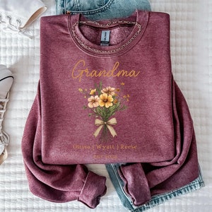 Personalized Grandma Sweatshirt, Custom Mother&#39;s Day Gift for Mom & Grandma, New Grandma Gift, Pregnancy Announcement Gift for Grandmas