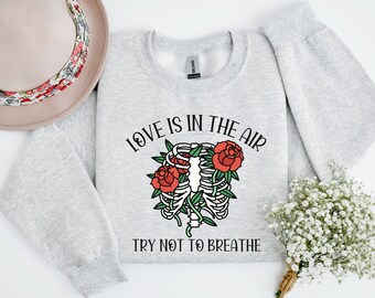 Felpa Anti Amore, Felpa Anti San Valentino, L'amore è nell'aria Prova a non respirare Felpa, Divertente Regalo di San Valentino, Regalo Divertente