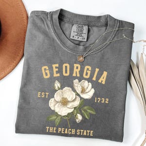 Georgia Tshirt, Cherokee Rose Graphic Tee, The Peach State T-shirt, Vintage Floral State Shirt, Georgia State Flower, Southern Vacation Tee