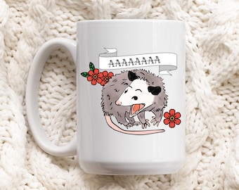 Divertente tazza di opossum, tazza di opossum urlante, tazza di opossum carina, regalo divertente per il migliore amico, regalo per amante degli animali, opossum con fiori, tazza di compleanno