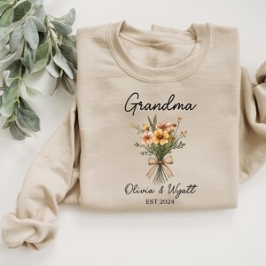 Personalized Grandma Sweatshirt, Custom Mother&#39;s Day Gift for Mom & Grandma, New Grandma Gift, Pregnancy Announcement Gift for Grandmas