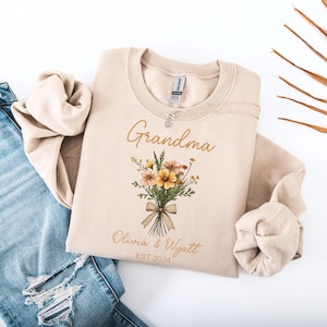 Personalized Grandma Sweatshirt, Custom Mother&#39;s Day Gift for Mom & Grandma, New Grandma Gift, Pregnancy Announcement Gift for Grandmas