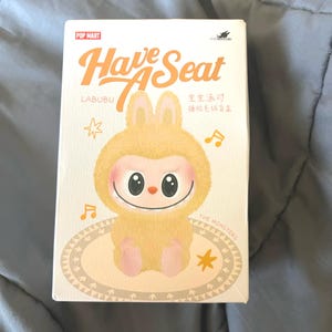 Haben Sie eine Sitzpuppe Macaron-Serie, handgefertigte blinde Boxfigur, Kawaii Vinylspielzeug, niedliches Sammlergeschenk, Überraschungstaschenanhängerästhetik, Schlüsselbund