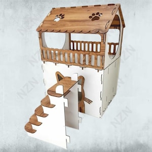 K&ouml;nnte beinhalten: Ein Katzenhaus aus Holz mit einer Plattform, einer Rampe und einer Treppe. Das Haus ist wei&szlig; lackiert mit braunen Akzenten. Das Dach hat ausgeschnittene Pfotenabdr&uuml;cke.