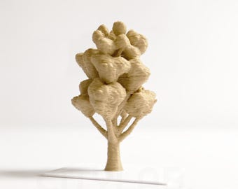 Puede incluir: Modelo de árbol beige impreso en 3D con una superficie texturizada. El árbol tiene un tronco delgado y múltiples ramas que sostienen una corona densa y redondeada. El modelo está sobre un fondo blanco.