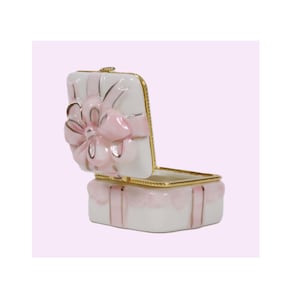 Pink, White & Gold Trinket Box, with a hinged lid and pink and gold bow on top. Perfect for gifting small presents. 1-7/8 &quot;x 2-1/4&quot; x 2-1/4&quot;