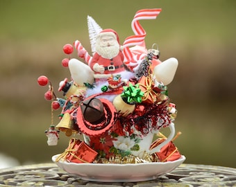 CUP BOUQUET | Santa Claus Arrangement | Christmas Centerpiece in a Cup | Kitsch Christmas Decor | Unique Centerpiece | Christmas Vignette