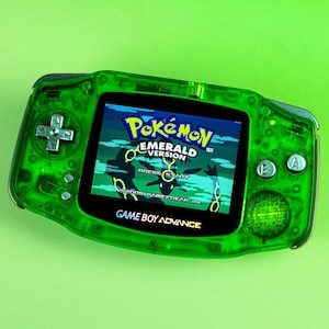 Ryoku Edition Game Boy Advance IPS M2 | Chameleon Green Buttons | USB-C Battery & Audio Amplifier Upgrades | Case and Earphones Included