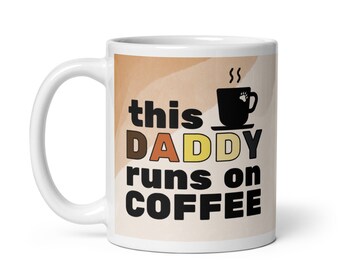 Questo papà corre sulla tazza di caffè