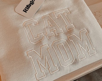 Sweat-shirt brodé de maman de chat, chemise de papa de chat, parent de chat, chemise d’amoureux de chat, silhouette drôle de chats, chemise drôle de citations de chat, maman/papa personnalisée