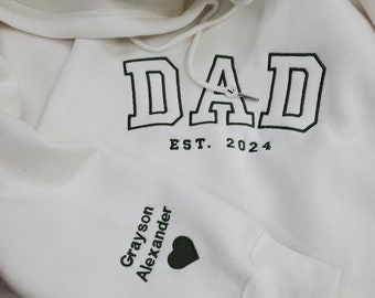 Nom du sweat-shirt brodé personnalisé sur la manche avec cœur, chemise grand-père avec date, chemise papa Est Year, cadeau de la fête des Pères, cadeau pour le nouveau papa
