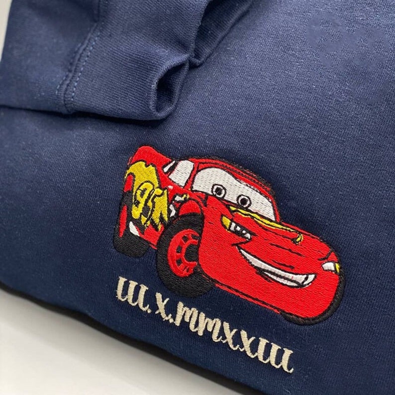 Sweatshirt Embroidered Cars Mcqueen and Sally with Custom Roman Numeral Date Gift for Couple, Mcqueen and Sally Cars Embroidered Sweatshirt zdjęcie 3