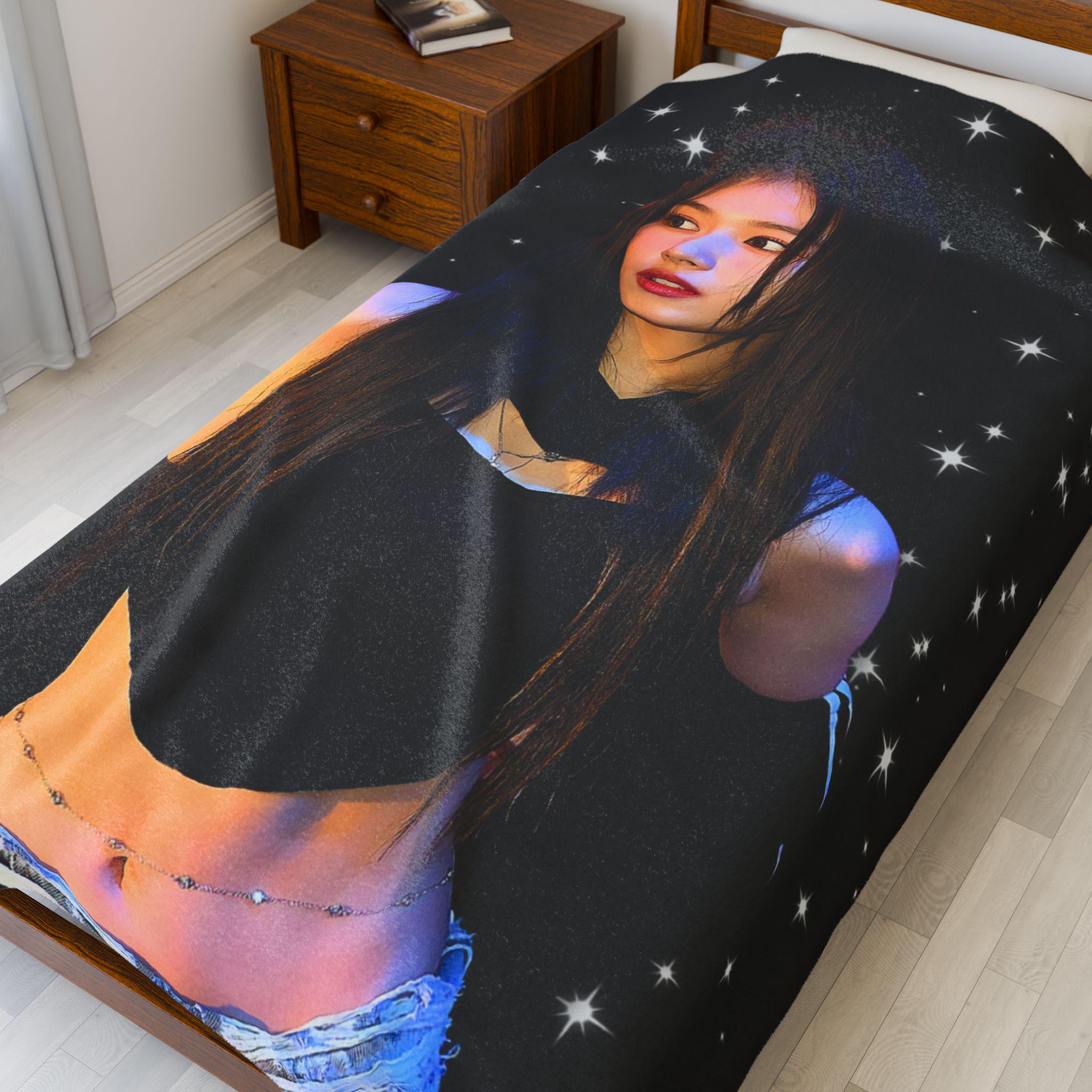 TWICE サナ ブラックトップ ぬいぐるみブランケット：Onces Kpop