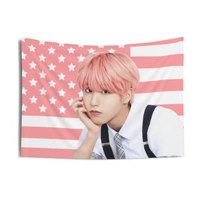 Skz Han Jisung Pink Hair Flag Banner, Stray Kids Jisung Kpop American Flag Tapestry, Skz Jisung Kpop Merch Decor, Stays Kpop Fan Gift Ideas