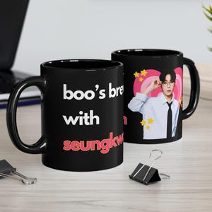 Tazza nera con occhiali SVT Seungkwan, tazza K-pop Y2K dei Seventeen Members, gadget del tour SVT 2025, idee regalo per i Carats, regalo di compleanno e gadget per i fan