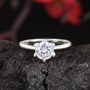Solitaire Moissanite Engagement Ring, Round Cut Wedding Ring, White Gold Bridal Ring, Unique Anniversary Ring, Classic Promise Ring Women